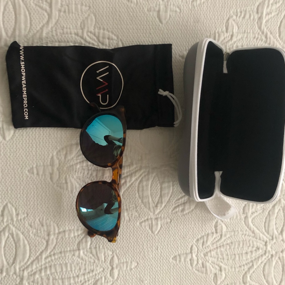 NWOT WearMe Pro mirrored tortoise shell sunglasses